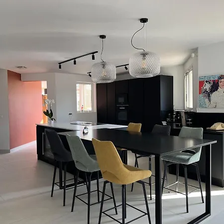 Villa Superbe De Plain Pied Avec Piscine Et Jardin