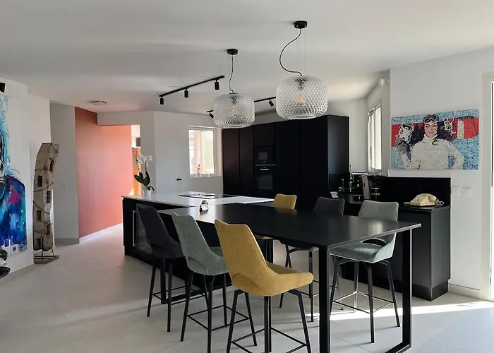 Villa Superbe De Plain Pied Avec Piscine Et Jardin
