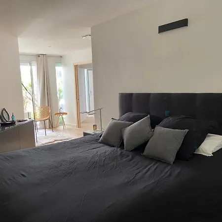 Superbe De Plain Pied Avec Piscine Et Jardin Willa