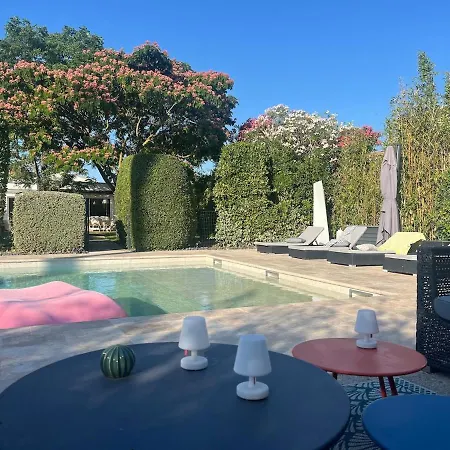 Superbe De Plain Pied Avec Piscine Et Jardin