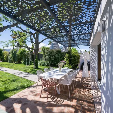 Superbe De Plain Pied Avec Piscine Et Jardin